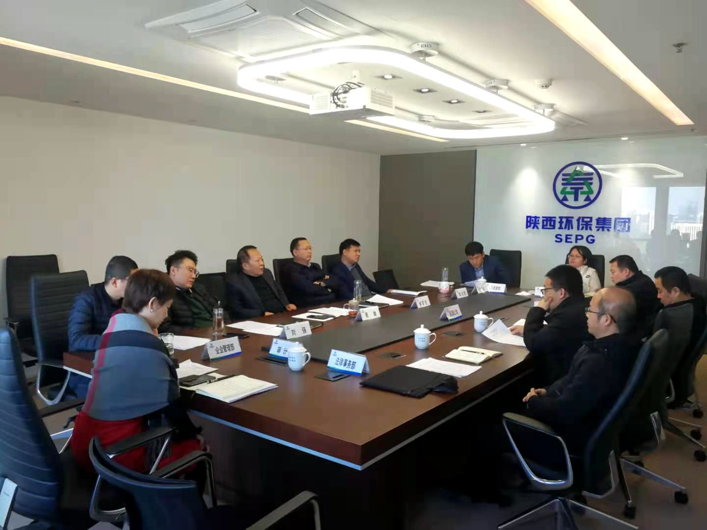 關(guān)于召開國源公司下屬清潔能源公司及榆林項目招標(biāo)事宜專題匯報會議照片.jpg