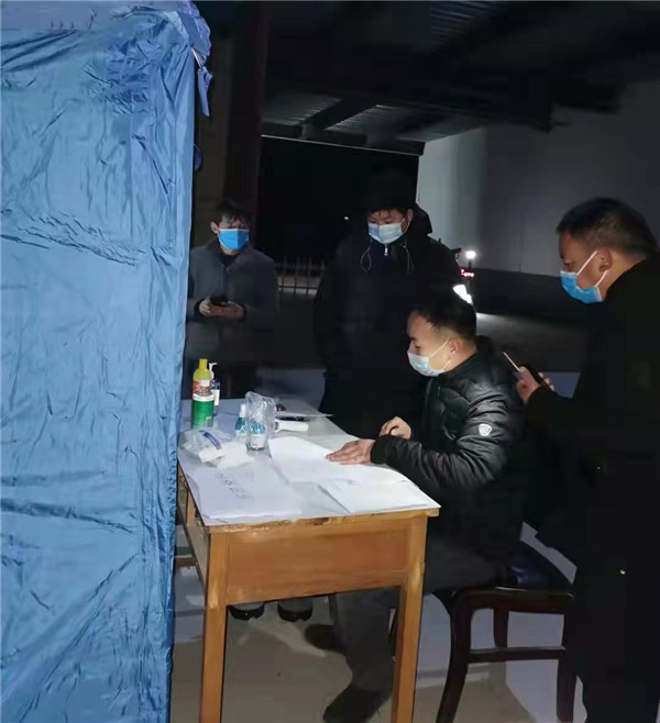 積極協(xié)調(diào)，保證運(yùn)輸暢通.jpg
