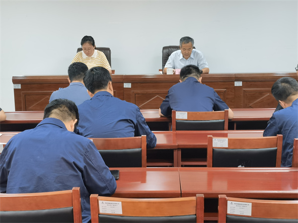 集團領(lǐng)導(dǎo)到保隆公司宣講省第十四次黨代會精神.jpg